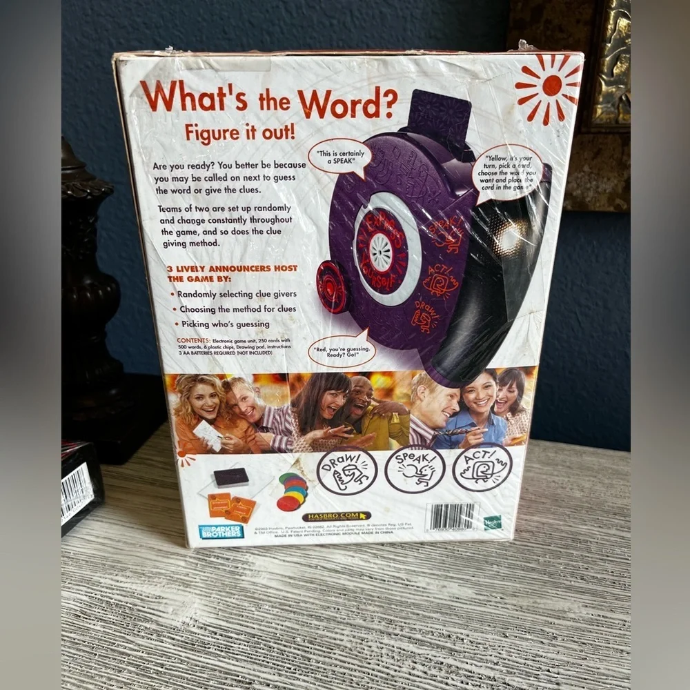 🆕 Hasbro Express Yourself Game - Red and Purple